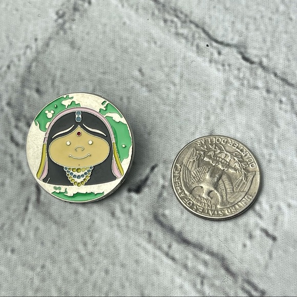 5/25$ 🏰 Disney It's A Small World Indian Girl - Picture 3 of 6